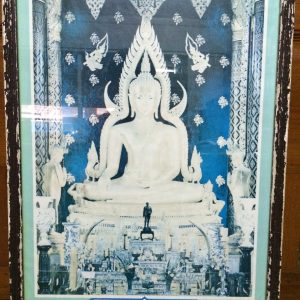 รูปเก่าพระพุทธชินราชใบใหญ่ของมูลนิธิพระราชรัตนมุณีวัดพระศรีมหาธาตุ ด้านหลังเป็นยันต์อกเลา ภาพเดิมๆออกจากวัดอยู่ในกรอบกระจกขนาด 16"X22"สภาพสมบูรณ์ - Image 4