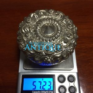 ตลับเนื้อเงินโบราณเก่ามากๆ ตอกลวดลายสวยงามสมบูรณ์ คลาสสิก น้ำหนัก 57.23 กรัม ( 3.77บาท ) - Image 2