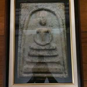 รูปพระสมเด็จวัดระฆังใส่อยู่ในกรอบไม้อย่างดีขนาด 22" x 16" - Image 2