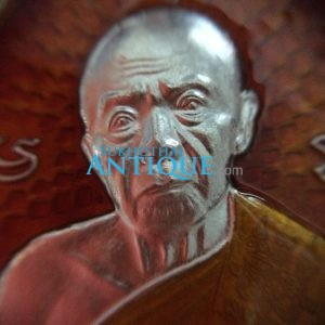 เหรียญหลวงปู่ทิม อิสริโก วัดระหารไร่ รู่น " บูชาคุณเหลือกินเหลืใช้ "เนื้อเงินลงยาสีแดงออกวัดระหารไร่ ปี 2558 ตอกโค๊ต 111 - Image 3