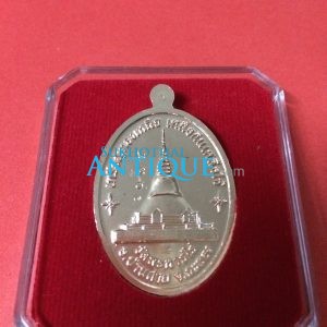 เหรียญหลวงปู่ทิม อิสริโก วัดระหารไร่ รู่น " บูชาคุณเหลือกินเหลือใช้ "เนื้อทองแดง ออกวัดระหารไร่ ตอกโค๊ต หมายเลข 1075
ซองและกล่องเดิม - Image 2