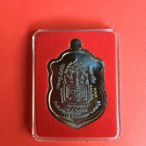 เหรียญจารย์มือพระครูปลัดวิชัยรุ่น 3 (รุ่นฉลองกุฏิ) เนื้อนวะ ตอกโค๊ตหมายเลข 448 อยู่ในตลับเดิมๆสวยงามคมชัดมาก - Image 2