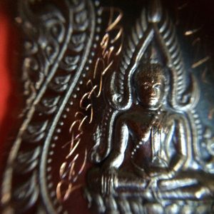 เหรียญจารย์มือพระครูปลัดวิชัยรุ่น 3 (รุ่นฉลองกุฏิ) เนื้อนวะ ตอกโค๊ตหมายเลข 448 อยู่ในตลับเดิมๆสวยงามคมชัดมาก - Image 3