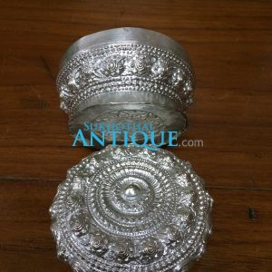 ตลับเนื้อเงินโบราณใบใหญ่ - Image 2