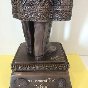 หล่อพระบรมรูปจำลองร.9 สูง 21.5 นิ้ว แบบ รมดำ รุ่น ปีกาญจนาภิเษกออกแบบ โดย อ.เสวก เทศน์ธรรม มีโค๊ตที่องค์กำกับทุกองค์ - Image 4