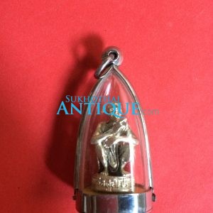 พระรูปหล่อหลวงพ่อคูณเนื้อเงินพิมพ์นั่งยอง สูบบุหรี่ รุ่น 9 บารมีมหาเศรษฐี 2536 เลี่ยมกรอบพลาสติกอย่างดีพร้อมขึ้นคอ - Image 4