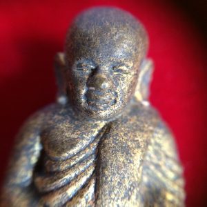 หลวงพ่อเงินรุ่นกองทุน 53 หล่อลอยองค์ เนื้อสำริดเหลือง ผิวไฟพิมพ์นิยม(พิมพ์เบ้าทุบ) - Image 3