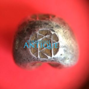 พดด้วงเนื้อเงินเม็ดหนึ่งบาทสมัยรัตนโกสินทร์ ตราเฉลว  2 ตรานน.ประมาณ15.05กรัม - Image 2