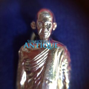 รูปหล่อลอยองค์หลวงพ่อเดิม รุ่นปรากฎการณ์ เดิม ปั้มพิมพ์นิยม ย้อนยุค พ.ศ. 2492 เนื้ออัลปาก้า ออกจากวัด จำนวนจัดสร้าง 3009 องค์ - Image 2