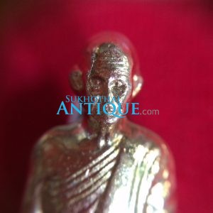 รูปหล่อลอยองค์หลวงพ่อเดิม รุ่นปรากฎการณ์ เดิม ปั้มพิมพ์นิยม ย้อนยุค พ.ศ. 2492 เนื้อทองเหลือง ออกจากวัด จำนวนจัดสร้าง 5009 องค์ - Image 2