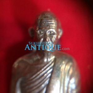 รูปหล่อลอยองค์หลวงพ่อเดิม รุ่นปรากฎการณ์ เดิม ปั้มพิมพ์นิยม  ย้อนยุค พ.ศ. 2492 เนื้อนวะโลหะ ออกจากวัด จำนวนจัดสร้าง 1009 องค์ - Image 2