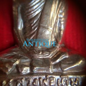 รูปหล่อลอยองค์หลวงพ่อเดิม รุ่นปรากฎการณ์ เดิม ปั้มพิมพ์นิยม  ย้อนยุค พ.ศ. 2492 เนื้อนวะโลหะ ออกจากวัด จำนวนจัดสร้าง 1009 องค์ - Image 3