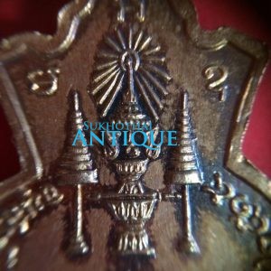 เหรียญเสมาพระนิรันตรายเจริญยศ มปร.วัดราชประดิษฐ์อนุสรณ์ครบ 108 ปี กะไหล่ทองสวยงามพร้อมห่วง - Image 4