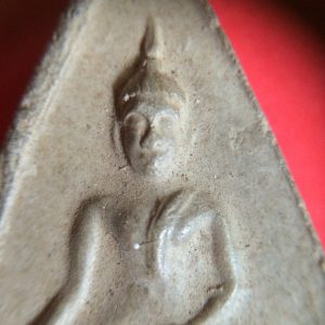 พระพิมพ์นางพญา วัดใหญ่ พิษณุโลก พิธีจักรพรรดิ์ปี 15 เนื้อดินเผาหลังธรรมจักร ผิวเดิมๆเก่าเก็บยังไม่ได้ใช้ - Image 3