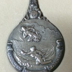 เหรียญพระมหาชนกเนื้อเงินพิมพ์ใหญ่พร้อมกล่องและหนังสือเล่มใหญ่ปกแข็งสีแดงสวยงาม เหรียญที่ 1 - Image 3