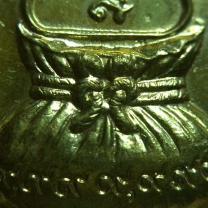 เหรียญขวัญถุงหลวงพ่อเงินวัดบางคลานรุ่น เพิร์ท ปี 2537 เนื้อโลหะกะไหล่ทองเดิม - Image 4