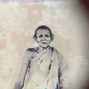 รูปถ่ายหลวงพ่อปี้ วัดบ้านด่านลานหอย จ.สุโขทัย อัดกระจกแน่นหนา - Image 3