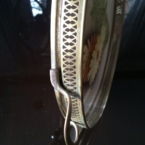 ถาดกระเบื้องโบราณสมัย ร.5 ใบขนาด 12 1/2 " ดอกคล้ายดอกเยบีร่าสีเหลือง,ส้มรวม 2 ดอก สวยงามและสมบูรณ์มากๆ - Image 3