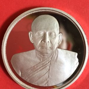 เหรียญเงินพ่นทรายขัดเงาสมเด็จพระญาณสังวร สมเด็จพระสังฆราช รุ่น ญสส.82 ปี2538 โดย Perth Mint นำ้หนักเงิน 31.88 กรัม สผ.4 ซม. - Image 4