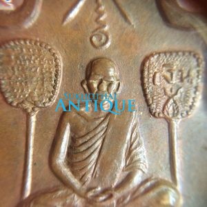 เหรียญเนื้อทองแดงหลวงพ่อเงินวัดบางคลานปี พ.ศ.2516 หลังหลวงพ่อพระครูพิบูลธรรมเวท (หลวงพ่อเปรื่อง) เลี่ยมอยู่ในกรอบพลาสติก สวยงามคมชัดมากๆ - Image 3