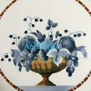ถาดกระเบื้องโบราญสมัย ร.5 ขนาด สผ.16"ผลิตในประเทศเยอรมัน ลายศิลป์ผลไม้อยู่ในแจกันมีรอยร้าวอยู่หนึ่งเส้น นอกนั้นทุกอย่างสภาพสมบูรณ์สวยงามคลาสสิก - Image 3
