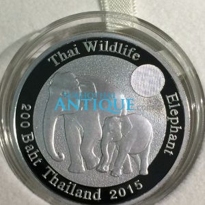 เหรียญกษาปณ์ที่ระลึก "ช้างไทย" เนื้อเงินขัดเงา 99.99% ขนาด สผ.38.61 มม.หนัก 31.21 กรัม ปี 2015 ชนิดราคา 200 บ. - Image 2