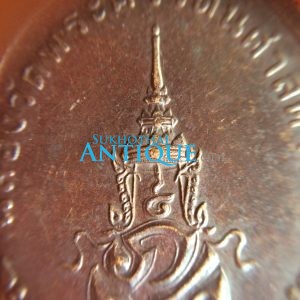 เหรียญพระแก้วมรกตทรงชุด ฤดูร้อน เนื้อทองแดง ฉลองวัดพระศรีรัตนศาสดาราม ปี พ.ศ. 2525 - Image 4