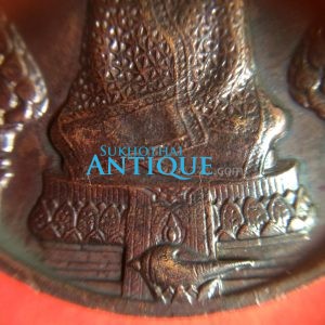 เหรียญพระแก้วมรกตทรงชุด ฤดูหนาว เนื้อทองแดง ฉลองวัดพระศรีรัตนศาสดาราม ปี พ.ศ. 2525 - Image 4