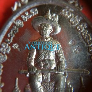 เหรียญสมเด็จพระเจ้าตากสินนั่งบัลลังก์ ปี 2558 รุ่นทรงบัลลังก์กรรมการ กองทัพเรือ จัดสร้าง เนื้อตะกั่วตอกโค๊ต12 หายากมาก - Image 3