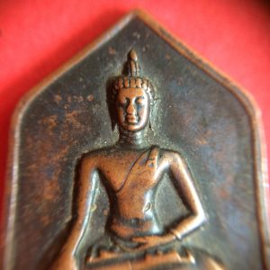 เหรียญพระพุทธเชียงแสนเนื้อทองแดงทรง 5 เหลี่ยมข้างกระบอก หลังลายเซ็นจอมพล ป. ปี พ.ศ. 2494 เจ้าคุณศรี(สนธิ์) วัดสุทัศน์ปลุกเสก - Image 4