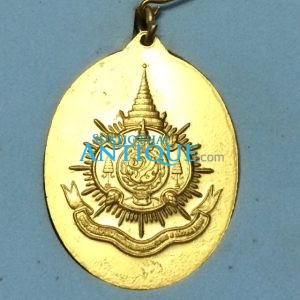 เหรียญทรงกล้องกะไหล่ทอง ลงยาสีน้ำเงินเข้ม - Image 3