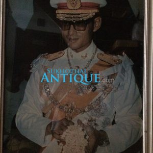 รูปสีในหลวงทรงเครื่องแบบจอมทัพ - Image 1