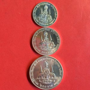 เหรียญฉลองสิริราชสมบัติครบ 50 ปี กาญจนาภิเษก 9 มิถุนายน 2539  เนื้อเงินแบบธรรมดาครบชุด 3 เหรียญ - Image 2