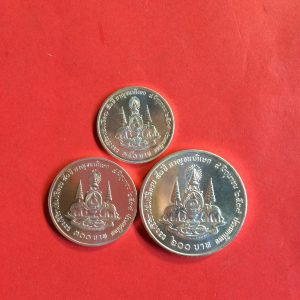 เหรียญฉลองสิริราชสมบัติครบ 50 ปี กาญจนาภิเษก 9 มิถุนายน 2539  เนื้อเงินแบบธรรมดาครบชุด 3 เหรียญ - Image 4