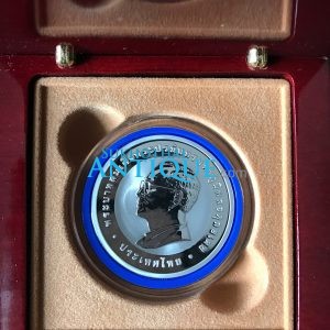 เหรียญเนื้อเงินในหลวง ร. 9  WIPO  รางวัลผู้นำโลกด้านทรัพย์สินทางปัญญา เป็นเหรียญเงิน99% ขัดเงาสวยมากผลิตน้อยเพียง15,000เหรียญ  กล่องและใบ - Image 1