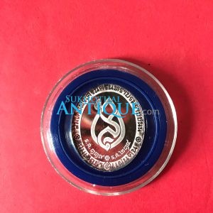 เหรียญสมเด็จพระศรีนครินทราบรมราชชนนีเนื้อเงินขัดเงารูปไข่ สมเด็จย่าของแผ่นดิน ร.ศ.119-ร.ศ.214 - Image 2