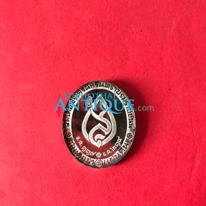 เหรียญสมเด็จพระศรีนครินทราบรมราชชนนีเนื้อเงินขัดเงารูปไข่ สมเด็จย่าของแผ่นดิน ร.ศ.119-ร.ศ.214 - Image 4