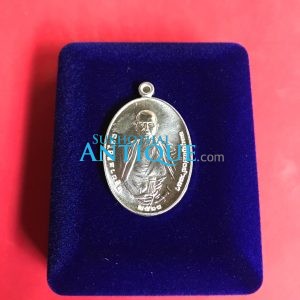 เหรียญครูบาศรีวิชัยเนื้อเงินรุ่นเสาร์มหาสิทธิโชค วัดแม่ตํ๋า อ.แม่สรวย จ.เชียงราย พ.ศ.2560 จัดสร้างเพียง 99 เหรียญ - Image 3