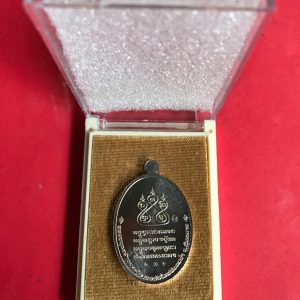 เหรียญครูบาศรีวิชัยรุ่นเสาร์ 5 มหาสิทธิโชคเนื้อนวะ หน้ากากเงิน  วัดแม่ตํ๋า อ.แม่สรวย จ.เชียงราย พ.ศ.2560 - Image 2