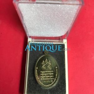 เหรียญครูบาศรีวิชัยรุ่นเสาร์ 5 มหาสิทธิโชค เนื้อทองระฆังหน้ากากทองผิวไฟ วัดแม่ตํ๋า อ.แม่สรวย จ.เชียงราย พ.ศ.2560 - Image 2