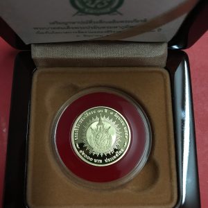 เหรียญกษาปณ์ที่ระลึกเฉลิมพระเกียรติพระบาทสมเด็จพระปรมินทรมหาภูมิพลอดุลยเดช ฉลองสิริราชสมบัติครบ 70 ปี ทองคำขัดเงา หนัก 15 กรัม - Image 2