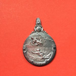 เหรียญพระมหาชนกเนื้อเงินพิมพ์ใหญ่พร้อมกล่องและหนังสือเล่มใหญ่ปกแข็งสีแดง ชุดที่ 2 - Image 2