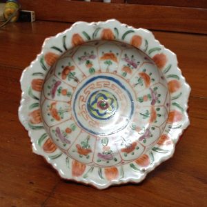 จานเชิงลายต่ออยุธยาใบใหญ่ มีซ่อมปลายปากเล็กน้อย หนึ่งรอย - Image 4