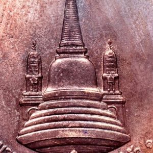 เหรียญในหลวงทรงผนวชปี 2551 สมโภชเจดีย์ วัดบวร เนื้อนวโลหะผิวไฟ เลียมกรอบพลาสติกสวยงามพร้อมใช้ - Image 4