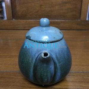 กานํ้าชาดินเผาเก่าแก่ เคลือบสีเทาอมฟ้า เส้นผ่าศูนย์กลางประมาณ 8 นิ้ว  ( มีร้าวอยู่ที่ฝา 1 เส้น ) - Image 2