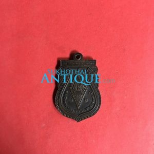 เหรียญอนุสรณ์สมโภชพระพุทธชินราชครบรอบ 639 ปี  วัดพระศรีรัตนมหาธาตุ ปี 2539 หลังอกเลา เนื้อทองแดงรมดำ - Image 2