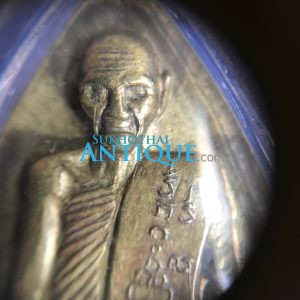 หล่อปั้มองค์ลอยหลวงพ่อพรหม วัดช่องแต เนื้อ ทองเหลืองฝาบาตร ไม่ทราบรุ่น ใหญ่มากสวยงามคมชัด เลี่ยมพลาสติก - Image 3