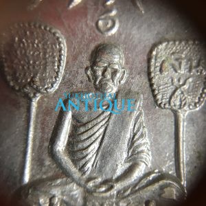 เหรียญหลวงพ่อเงิน หลังกรมหลวงชุมพร เนื้อทองเหลืองกะไหล่เงิน ปี 2516 - Image 4