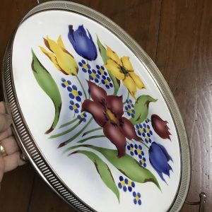 ถาดกระเบื้องโบราณกลมขนาด สผ 16" ลายช่อดอกสีสดเต็ม เหลือง 2 แดง 2 และนำ้เงิน 2  สภาพสมบูรณ์สวยงามมากๆ - Image 3