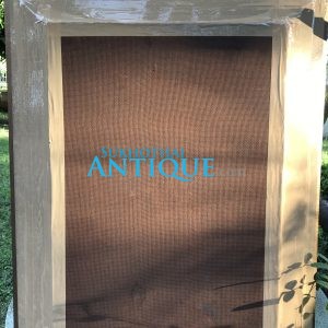 รูปวาดในหลวงปริ้นบนผ้ากำมะหยี่  สวมชุดครุยกษัตริย์ ถือดาบ อยู่ในกรอบไม้เก่า ขนาด กว้าง 23 1/2 " X สูง 29 1/2 '”สวยงามคลาสสิก - Image 4